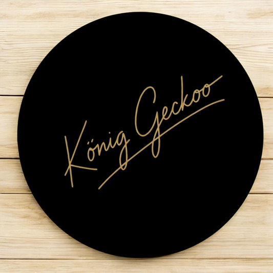 König Geckoo – Royal Dream Teppich (Black Edition)